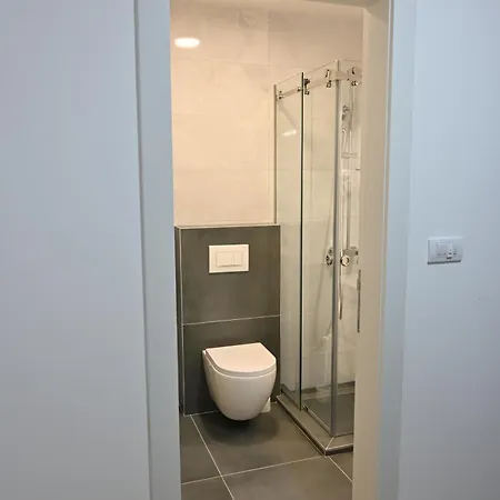 Riverside Apartment Ni