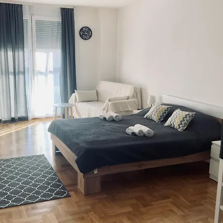 Riverside Apartment Ni